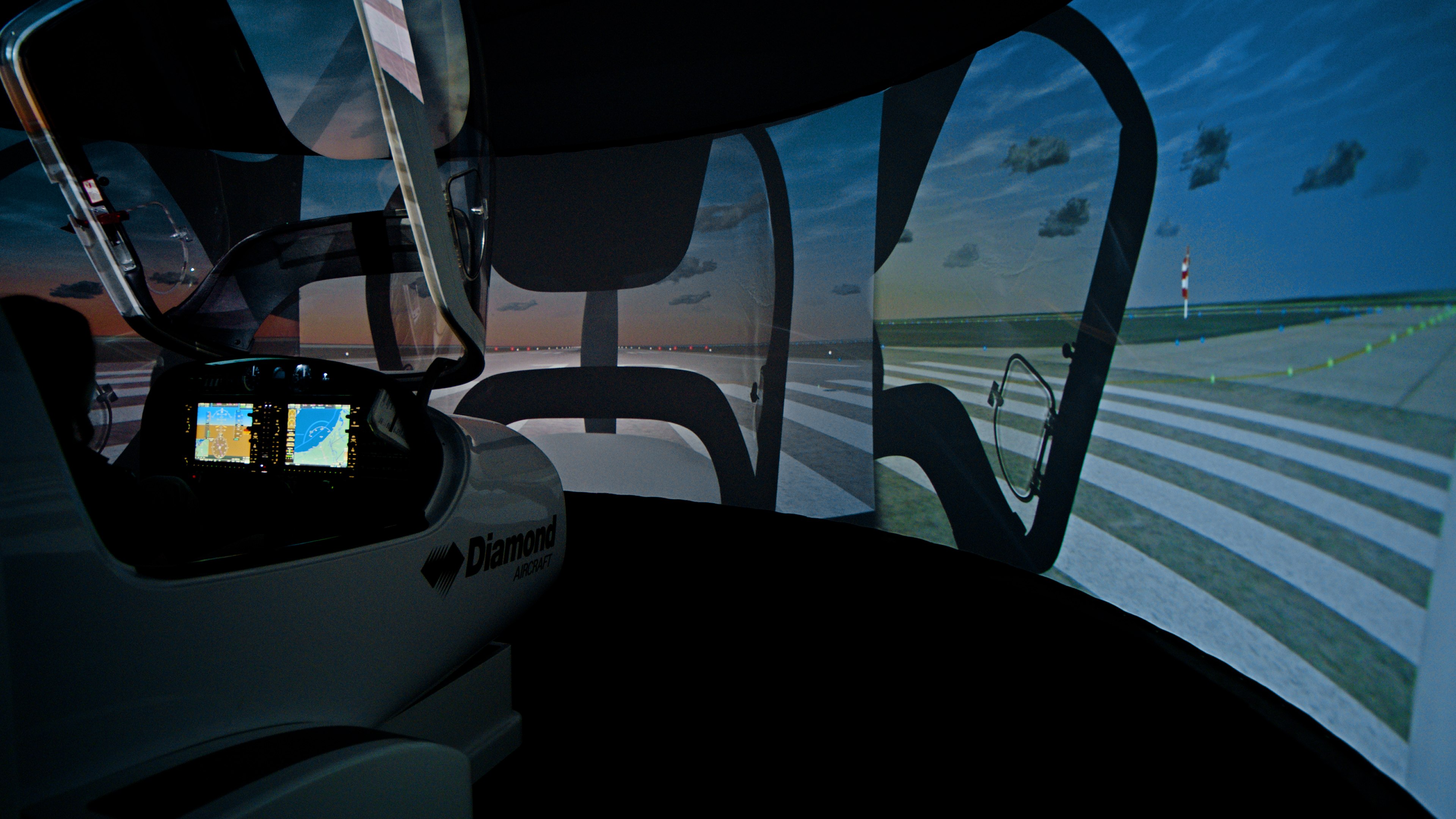 Full Flight Simulators Incorporate VR for Next Generation of Pilots -  Avionics International